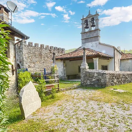 2 Bedroom In Holiday home *